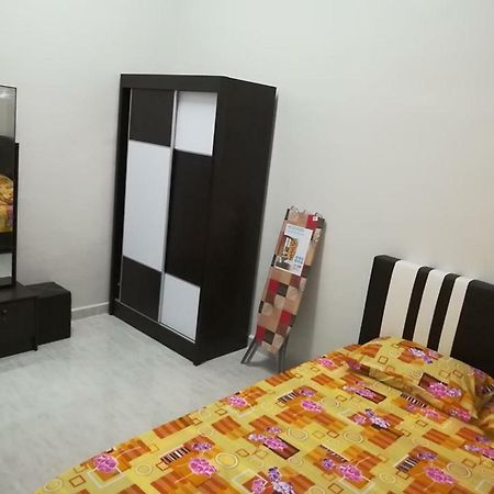 Homestay Damai Yusmila Куала-Тренгану Екстер'єр фото