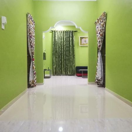 Homestay Damai Yusmila Куала-Тренгану Екстер'єр фото