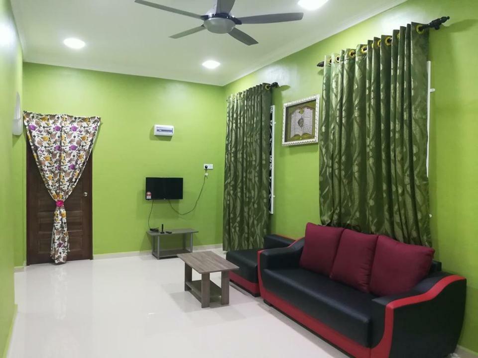 Homestay Damai Yusmila Куала-Тренгану Екстер'єр фото