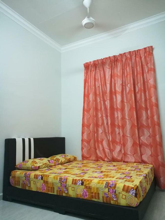 Homestay Damai Yusmila Куала-Тренгану Екстер'єр фото