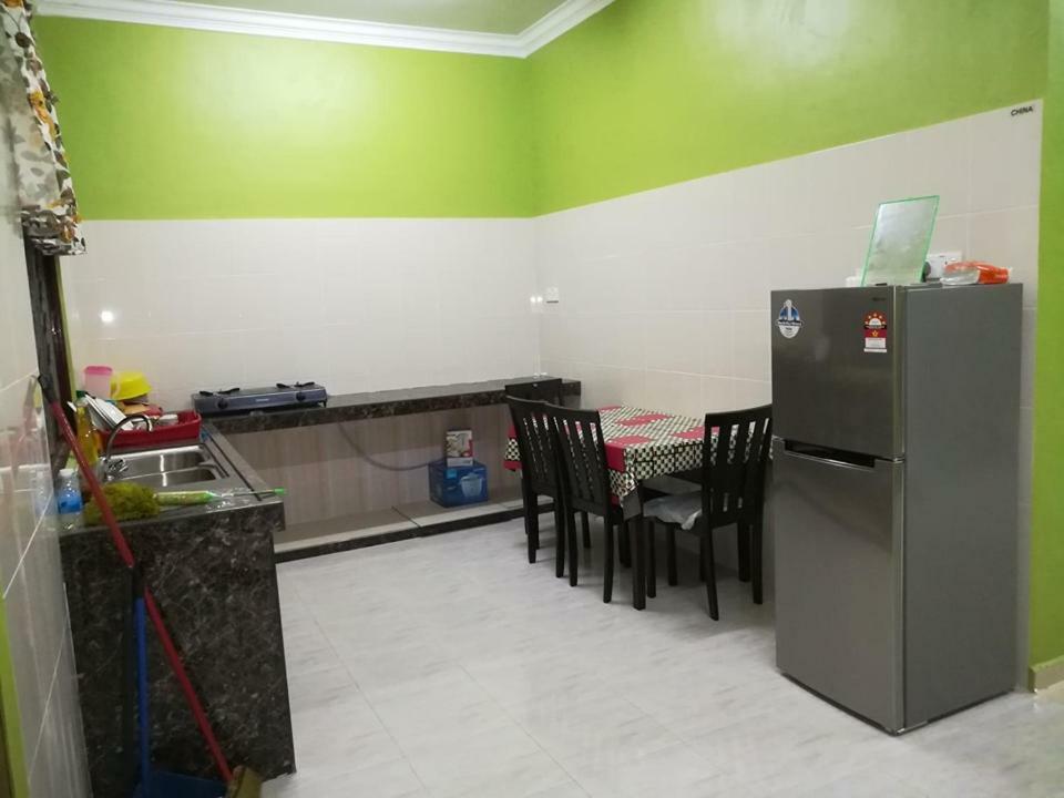 Homestay Damai Yusmila Куала-Тренгану Екстер'єр фото